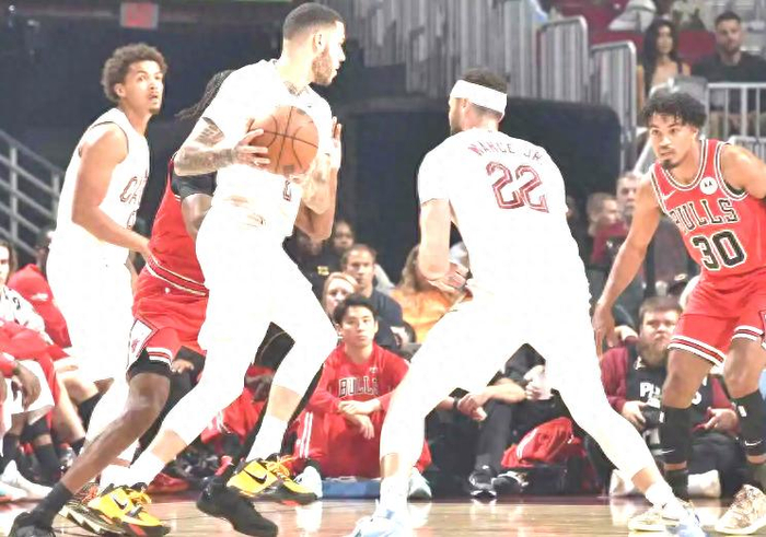 竞技宝-包含最后时刻纽卡斯尔绝杀压哨：NBA季后赛节点到来，气氛紧张，年轻球员获得机会的词条