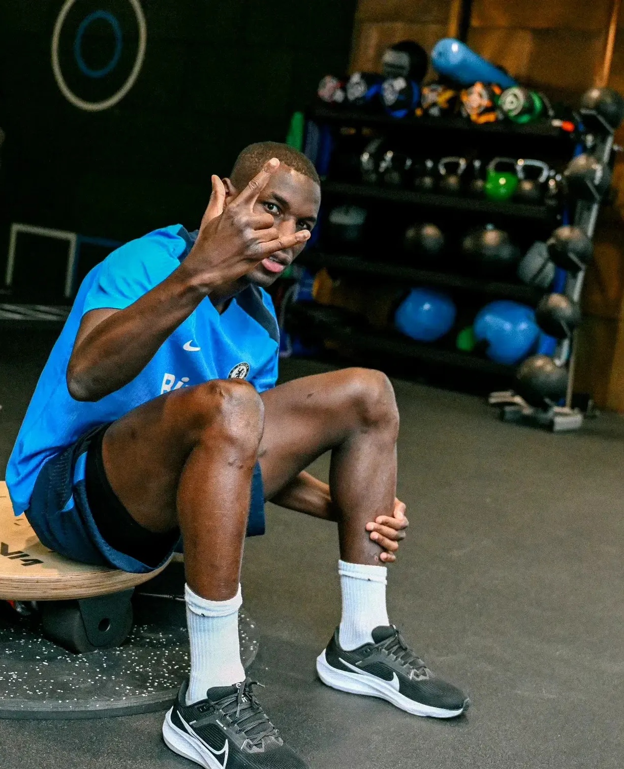 竞技宝电竞- 东海朱雀队鏖战燕赵战狼队，羽毛球半决赛险胜，核心复出即建功。边后卫成为亮点