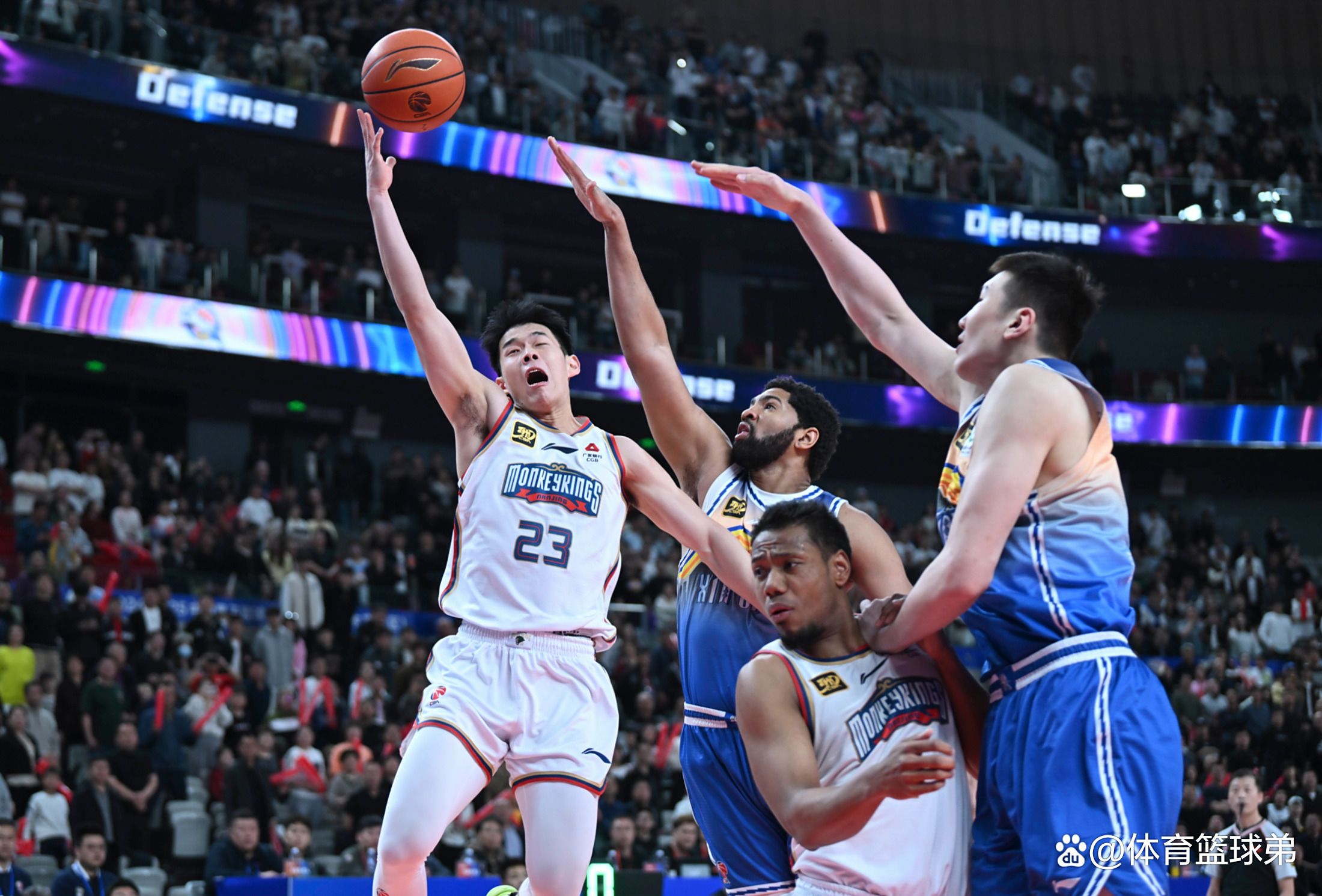 今晨NBA季后赛焦点战；广东宏远止住颓势；引发热议；球队文化再被提及的简单介绍