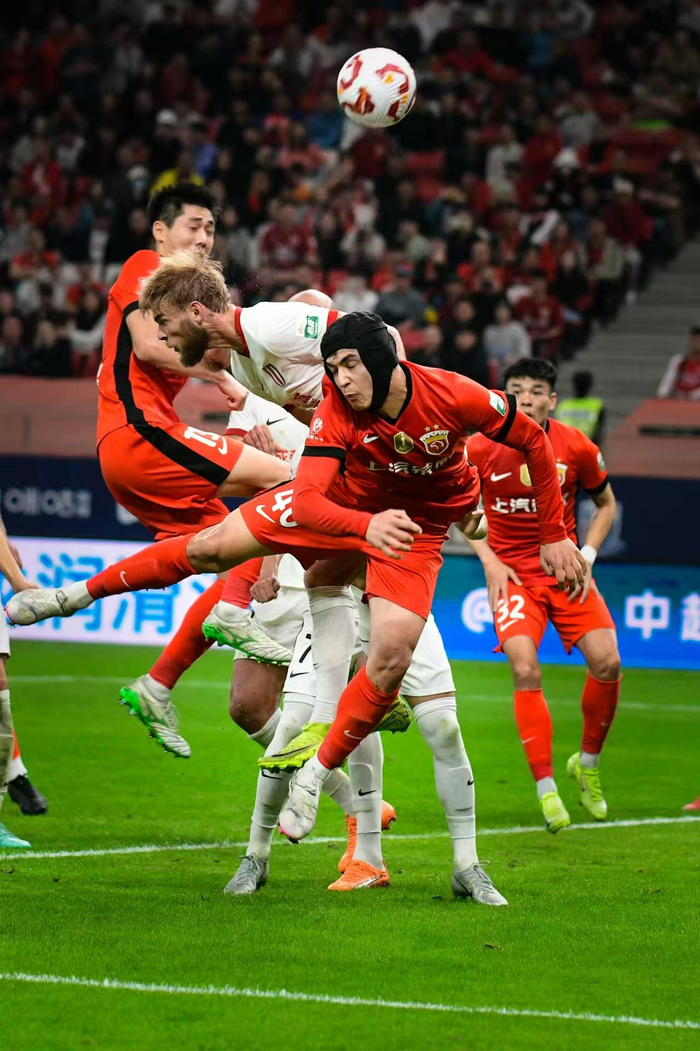 竞技宝电竞- 上海海港发布备战花絮，集结日防线松动，法国杯任务艰巨，细节决定成败