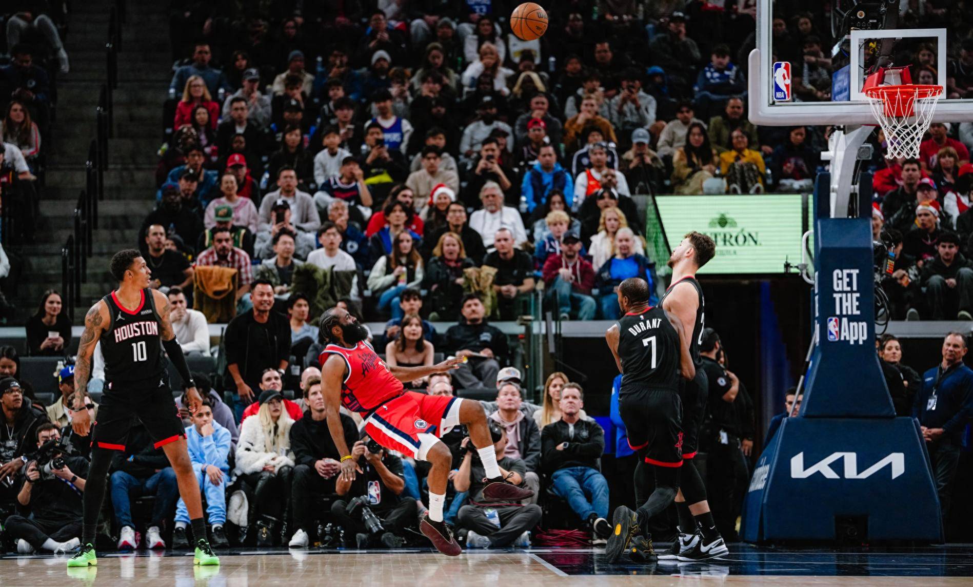 JJB- 哈登在中国前呼后拥万人追捧 